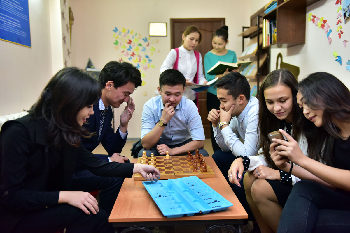 Студентам. Комитет по делам молодежи