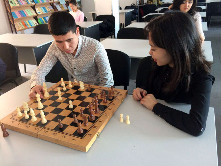 В ЕАГИ прошел турнир по баскетболу и шахматам