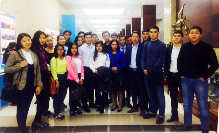 Студенты специальности «Юриспруденция» посетили выставку «Судебная власть в Казахстане: история и современность»