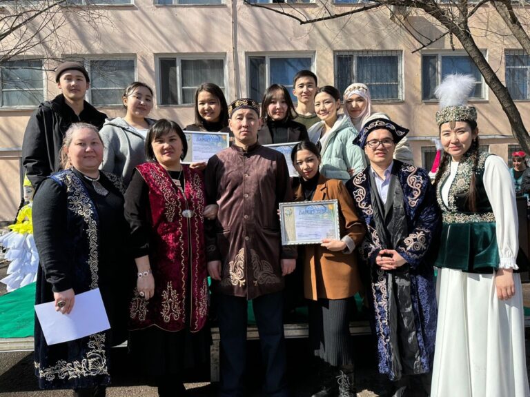Лидеры студенческого самоуправления ЕАГИ провели праздник «Наурыз мейрамы» для полицейских следственного отдела Управления полиции района «Алматы»