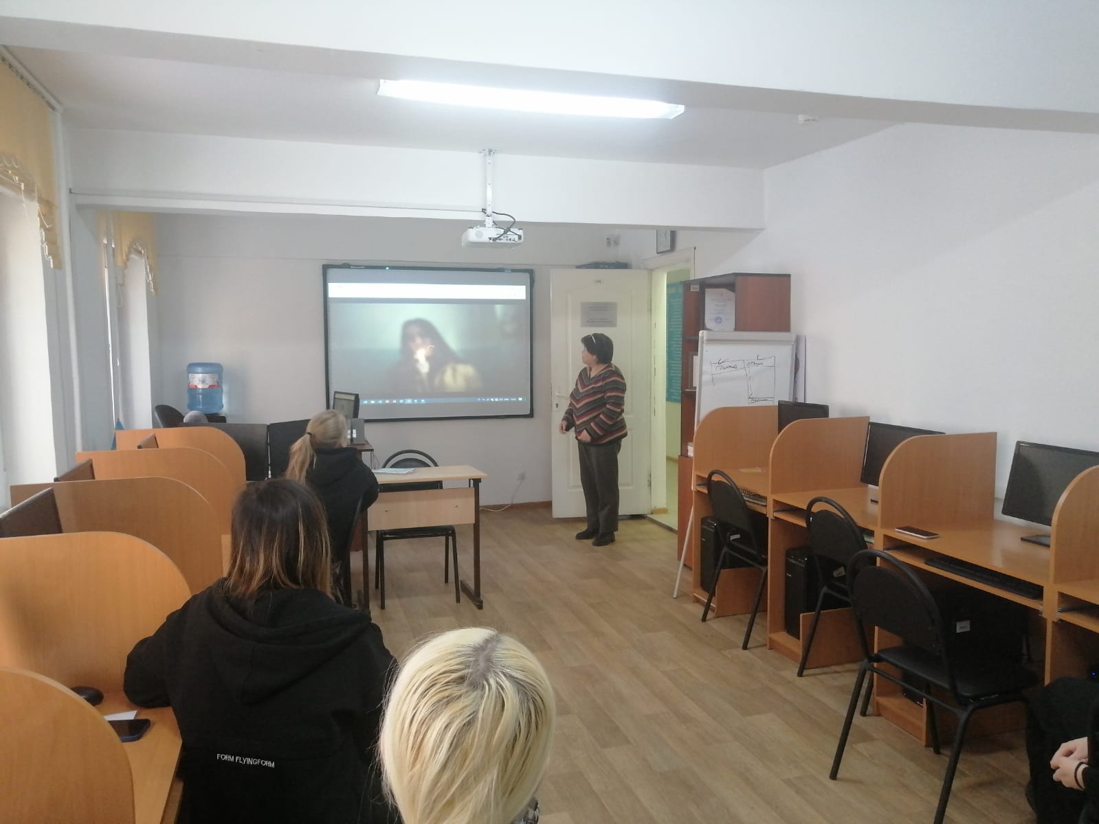 Просмотр видеофильмов в рамках Концепции «Закон и порядок» «Некнижная закладка» и «Хулиганка»