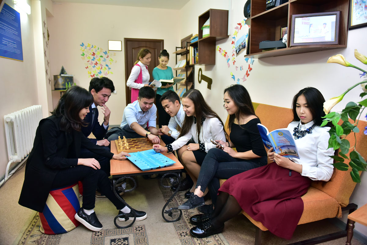 Студентам. Комитет по делам молодежи